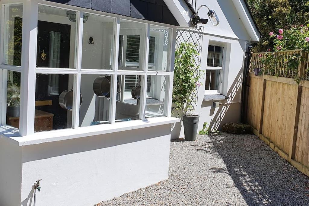 Bijou Coastal Apartment In Polperro With Hot Tub Onsite Parking Downhill Walk To Village Luaran gambar